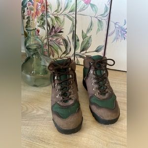 FLASH SALE!!  Y2K Merrell Mesa Air Cushion Hiking Boots